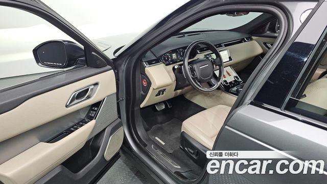 Land Rover Range Rover Velar 2018 — photo 17