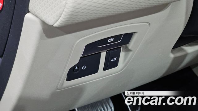 Land Rover Range Rover Velar 2018 — photo 20