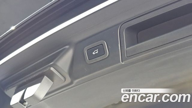 Land Rover Range Rover Velar 2018 — photo 24