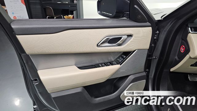 Land Rover Range Rover Velar 2018 — photo 14