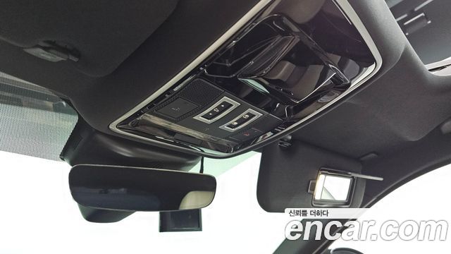 Land Rover Range Rover Velar 2018 — photo 27