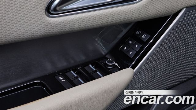 Land Rover Range Rover Velar 2018 — photo 30