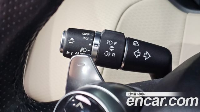 Land Rover Range Rover Velar 2018 — photo 31