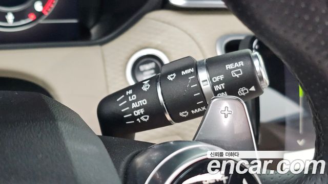 Land Rover Range Rover Velar 2018 — photo 32