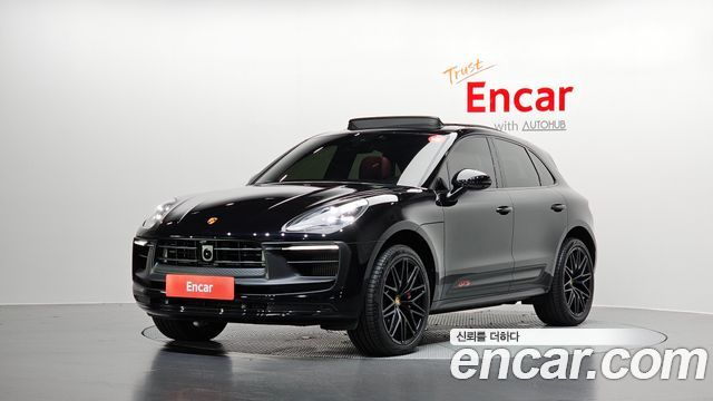 Porsche Macan 2023 — photo 1