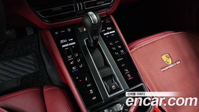 Porsche Macan 2023 — photo 12