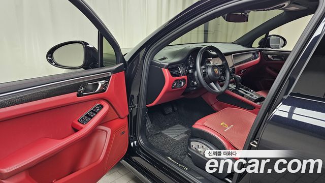 Porsche Macan 2023 — photo 13