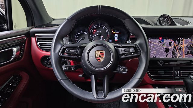 Porsche Macan 2023 — photo 19