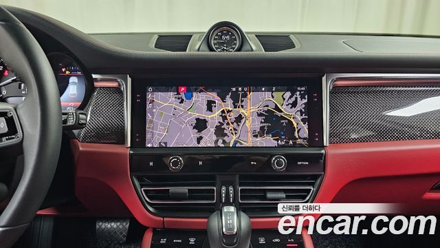 Porsche Macan 2023 — photo 20