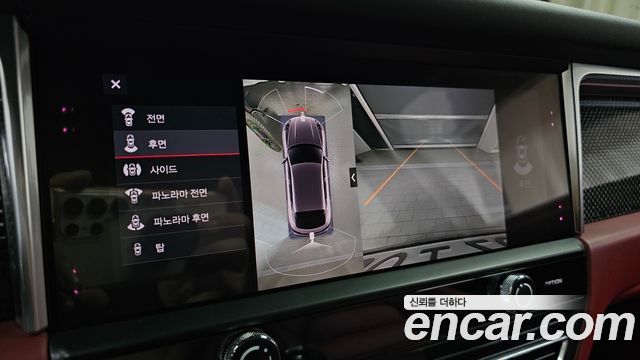 Porsche Macan 2023 — photo 22