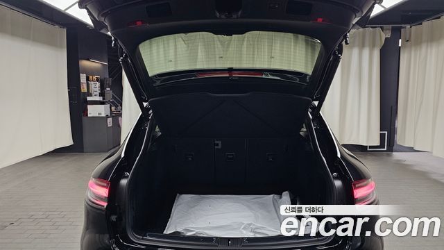 Porsche Macan 2023 — photo 26