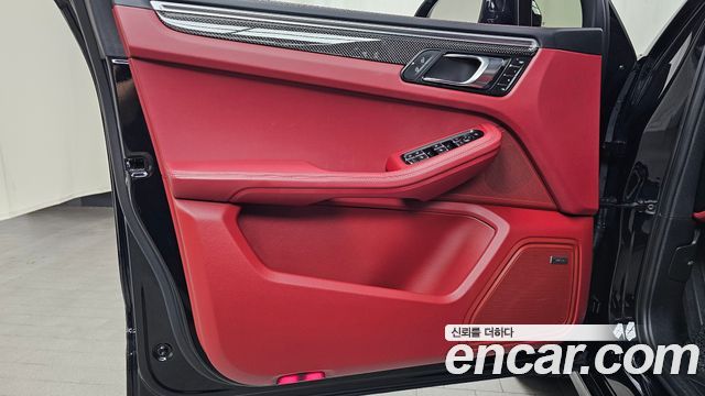 Porsche Macan 2023 — photo 14