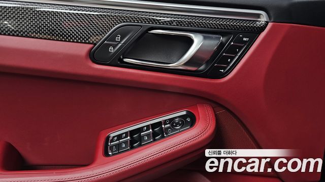 Porsche Macan 2023 — photo 27