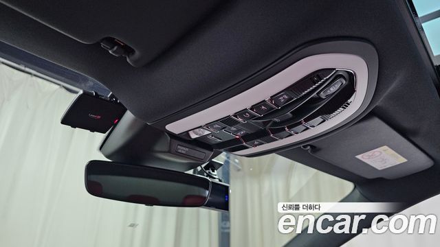 Porsche Macan 2023 — photo 28