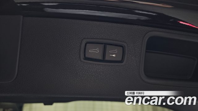 Porsche Macan 2023 — photo 29