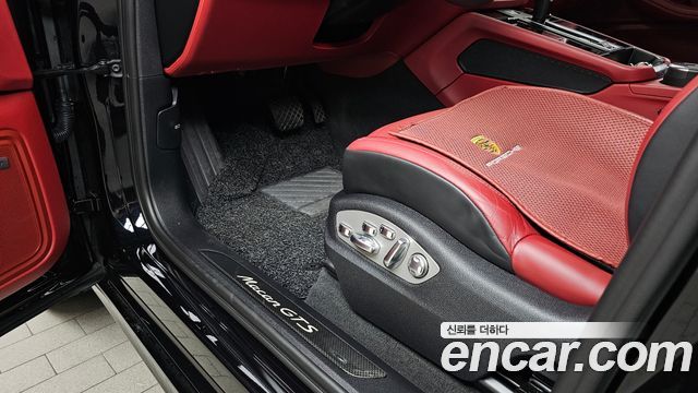 Porsche Macan 2023 — photo 30