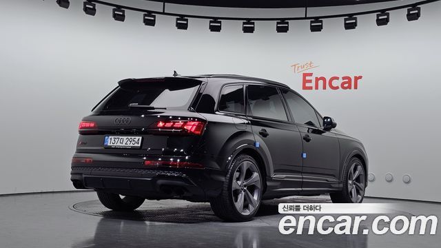 Audi SQ7 2025 — photo 2