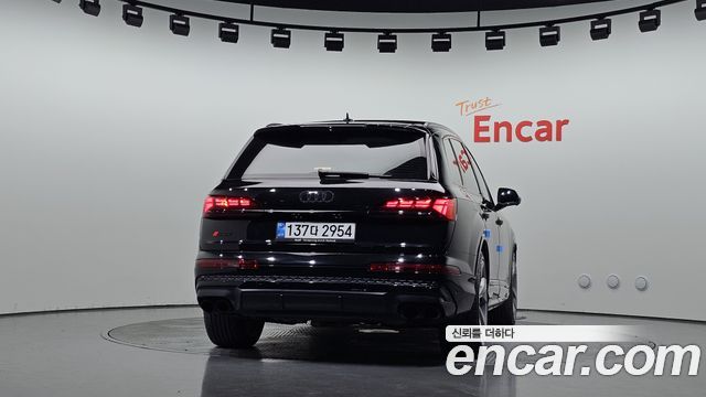 Audi SQ7 2025 — photo 4