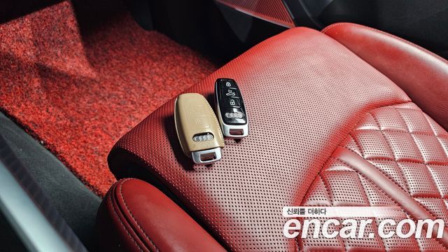 Audi SQ7 2025 — photo 22