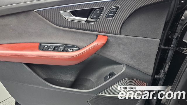 Audi SQ7 2025 — photo 25