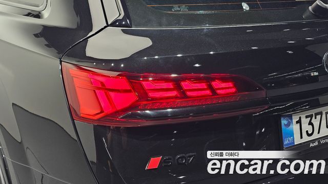 Audi SQ7 2025 — photo 9