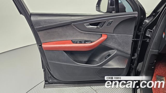 Audi SQ7 2025 — photo 14