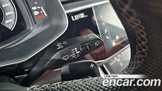 Audi SQ7 2025 — photo 28