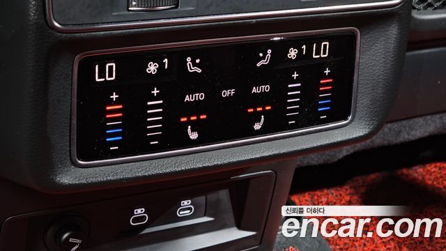 Audi SQ7 2025 — photo 31