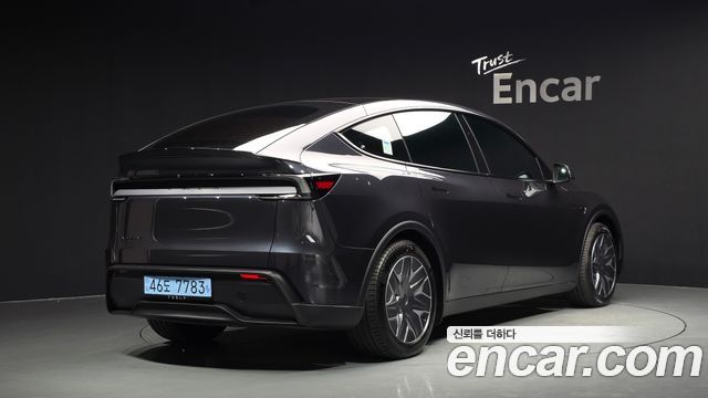 Tesla Model Y 2026 — photo 2