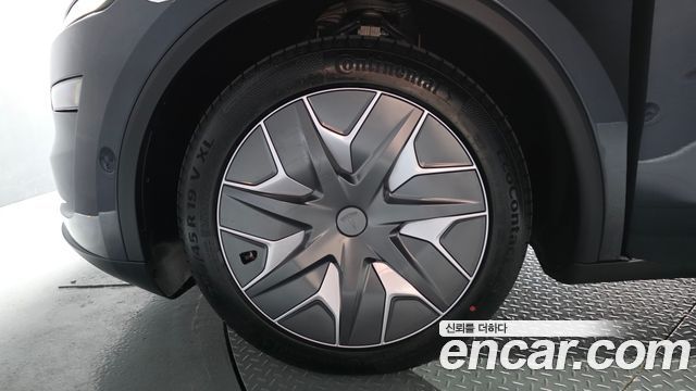Tesla Model Y 2026 — photo 5