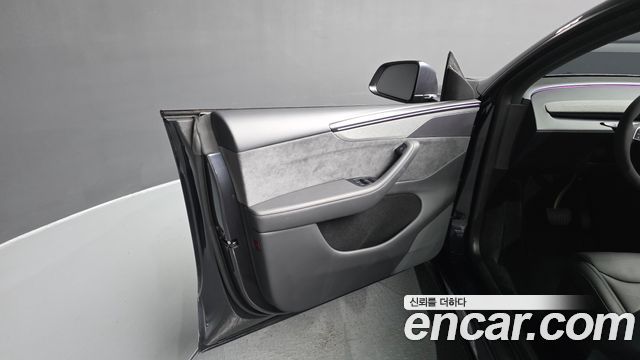 Tesla Model Y 2026 — photo 14