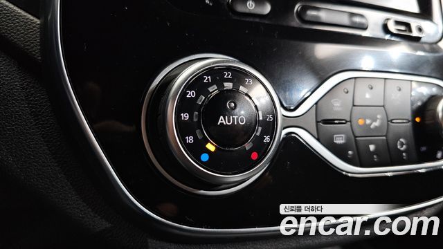 Renault Korea QM3 2019 — photo 16