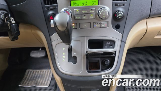 Hyundai Starex 2011 — photo 9