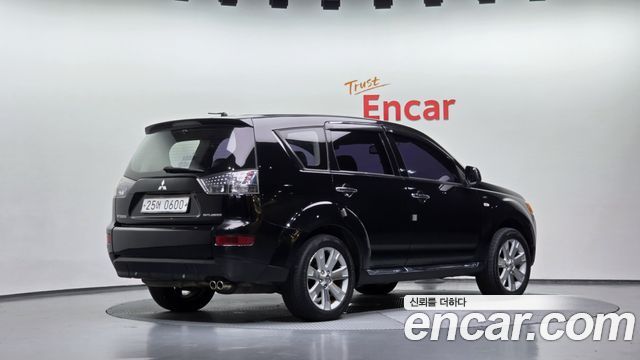 Mitsubishi Outlander 2009 — photo 2