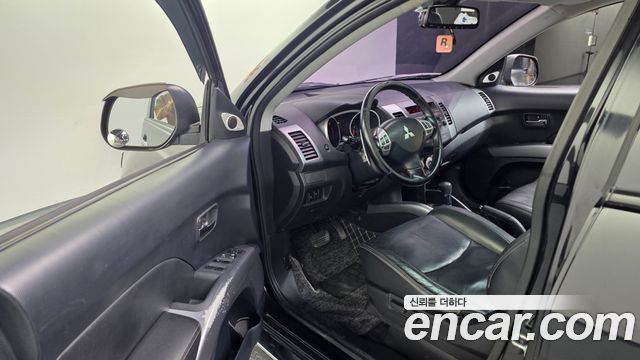Mitsubishi Outlander 2009 — photo 10