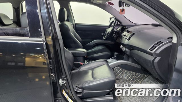 Mitsubishi Outlander 2009 — photo 11