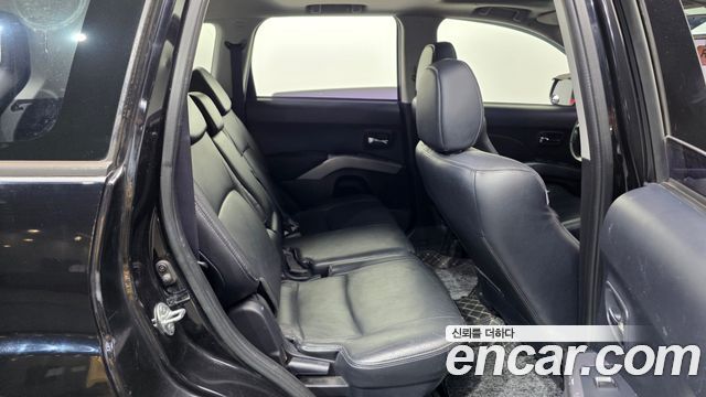 Mitsubishi Outlander 2009 — photo 12