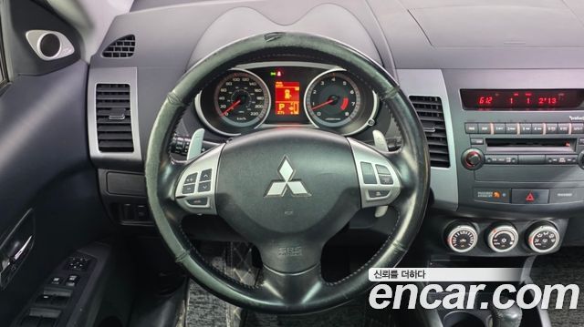 Mitsubishi Outlander 2009 — photo 13