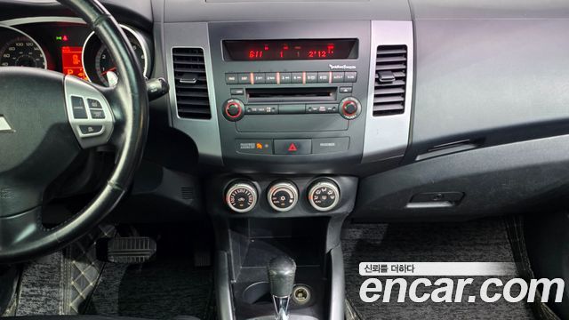Mitsubishi Outlander 2009 — photo 14