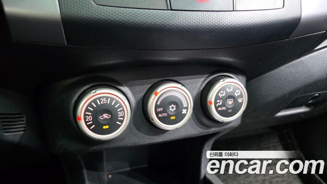 Mitsubishi Outlander 2009 — photo 16