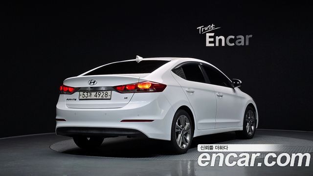 Hyundai AVANTE 2018 — photo 2