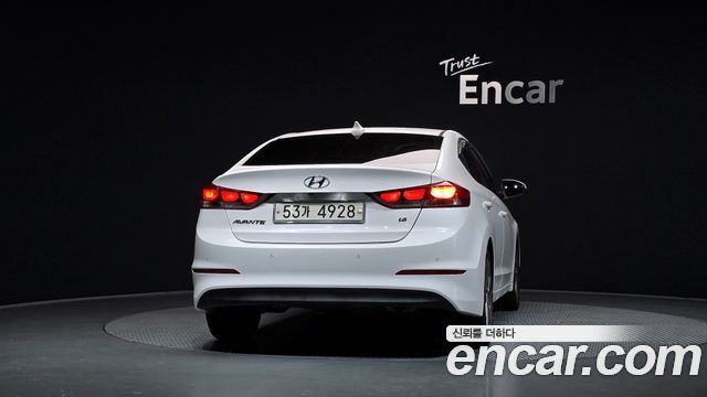 Hyundai AVANTE 2018 — photo 4