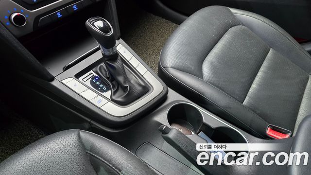 Hyundai AVANTE 2018 — photo 9