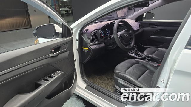 Hyundai AVANTE 2018 — photo 10