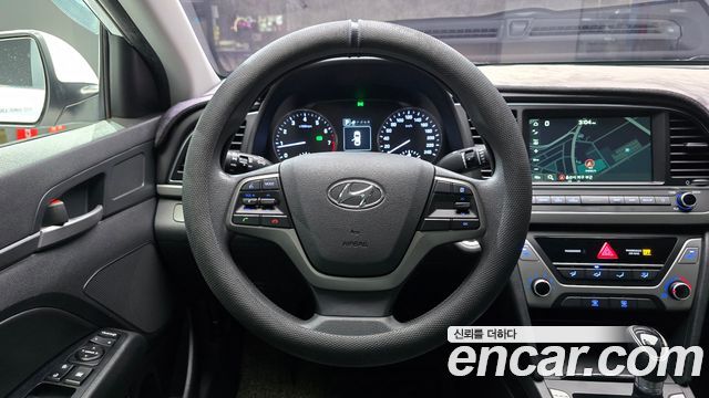Hyundai AVANTE 2018 — photo 13