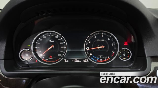 BMW 5-Series 2013 — photo 8