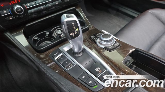 BMW 5-Series 2013 — photo 9