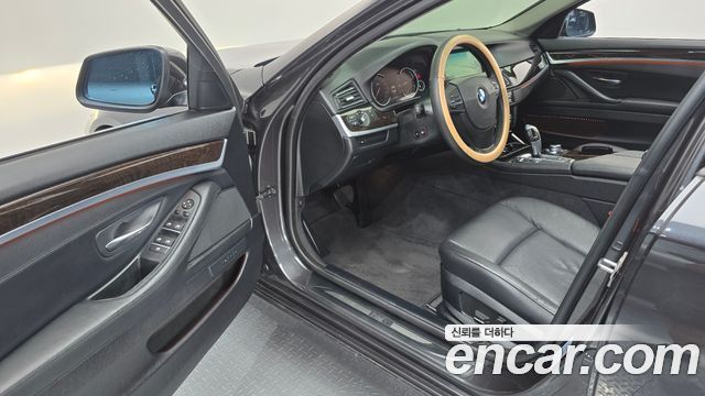 BMW 5-Series 2013 — photo 10