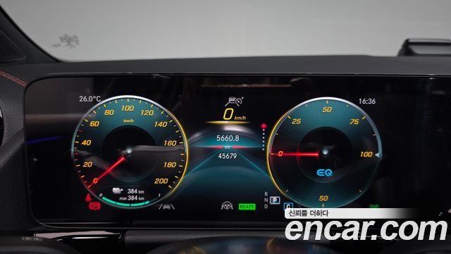 Mercedes-Benz EQA 2022 — photo 11