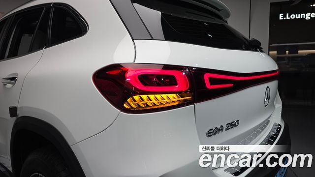 Mercedes-Benz EQA 2022 — photo 9